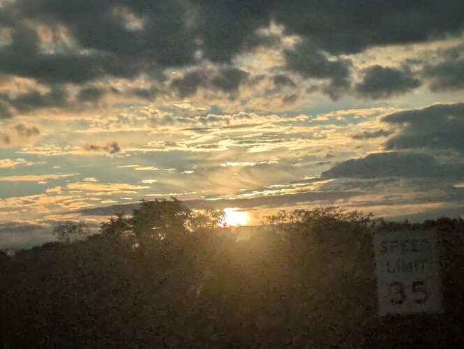 PXL_20251025_221835331