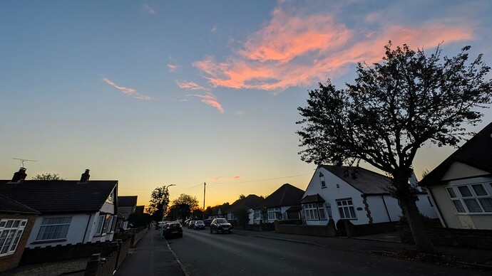 PXL_20250912_052801239.MP~2