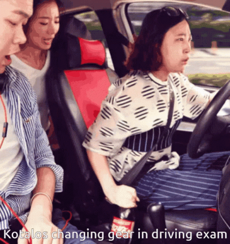 woman-changing-gear-in-driving-exam-vmt9896im7kyiurf